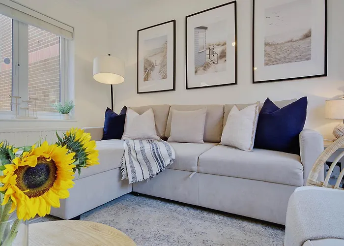 The Nook - Cosy Coastal Retreat Near Sandbanks