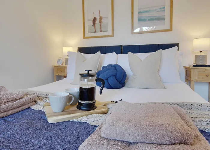 The Nook - Cosy Coastal Retreat Near Sandbanks